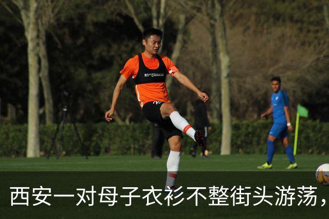 西安一对母子衣衫不整街头游荡，多部门回应